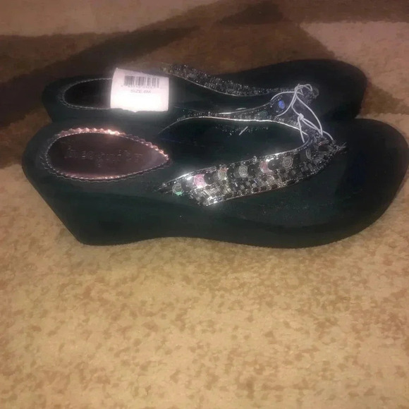 NWT/Incognito wedge flip flops - Picture 5 of 5